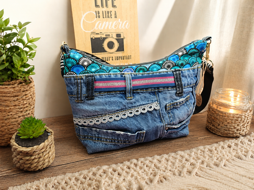 Sac croissant « Denim Belt Chic »