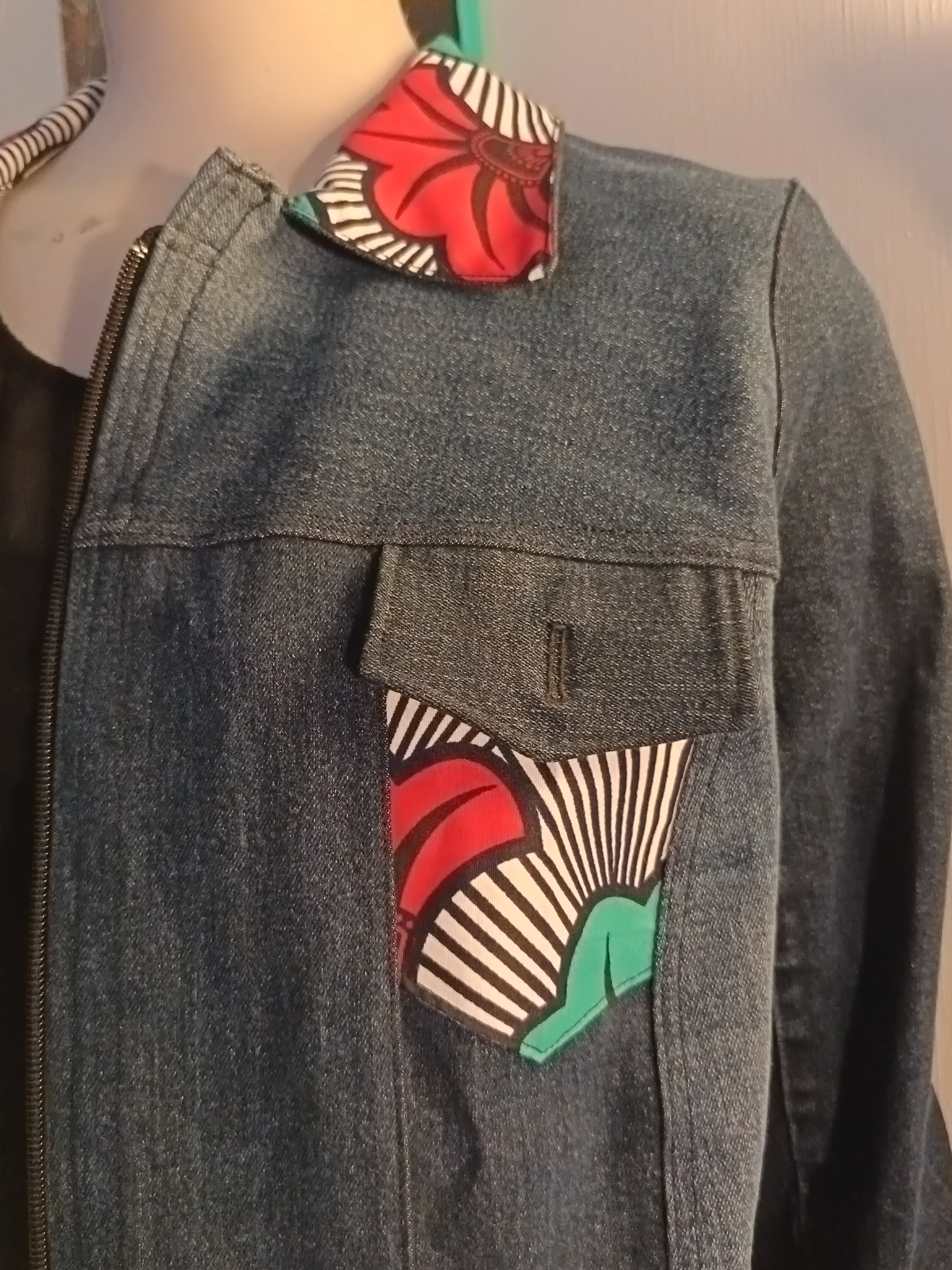 Veste jean upcyclée « Wax Bloom »