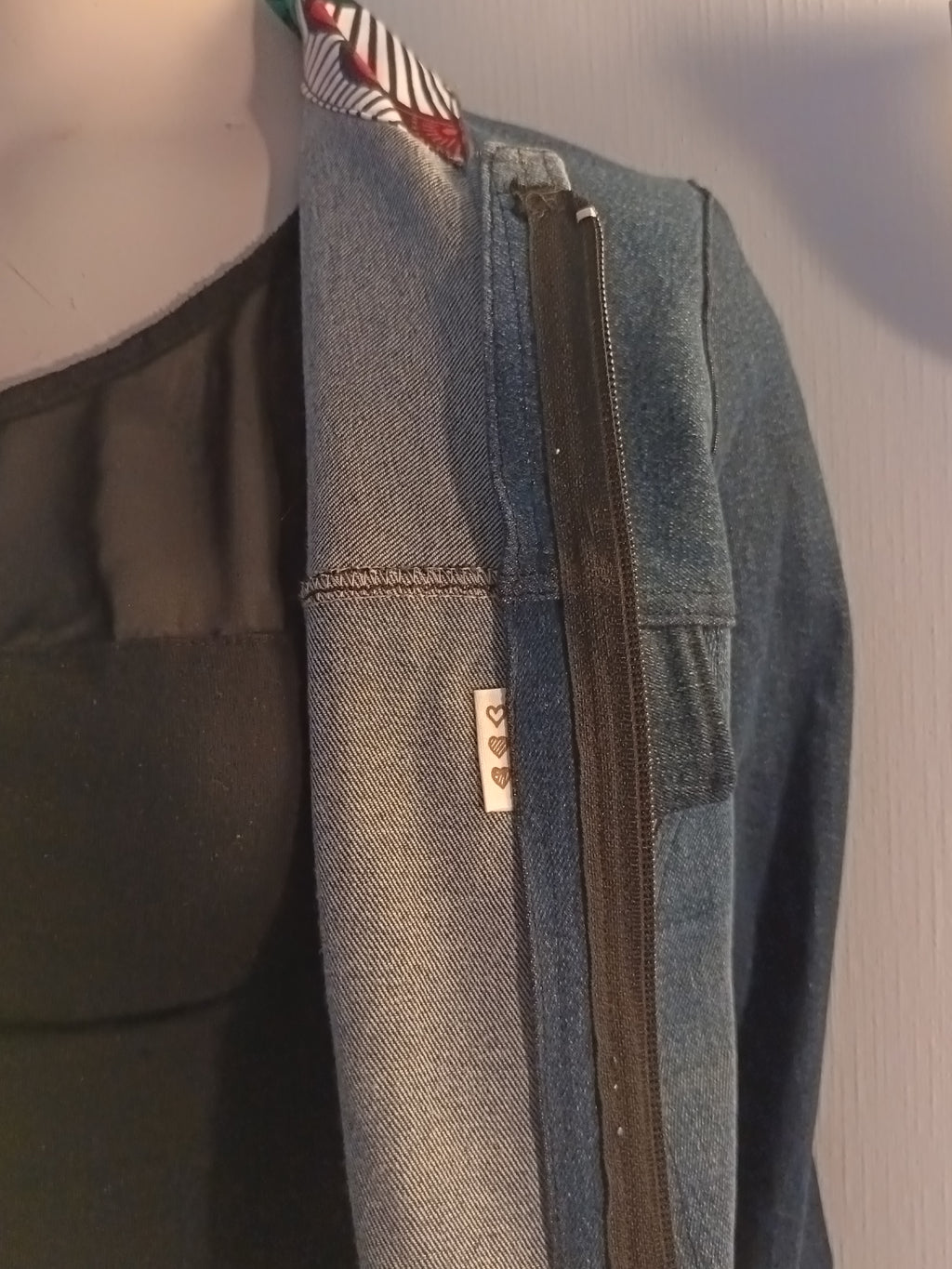 Veste jean upcyclée « Wax Bloom »