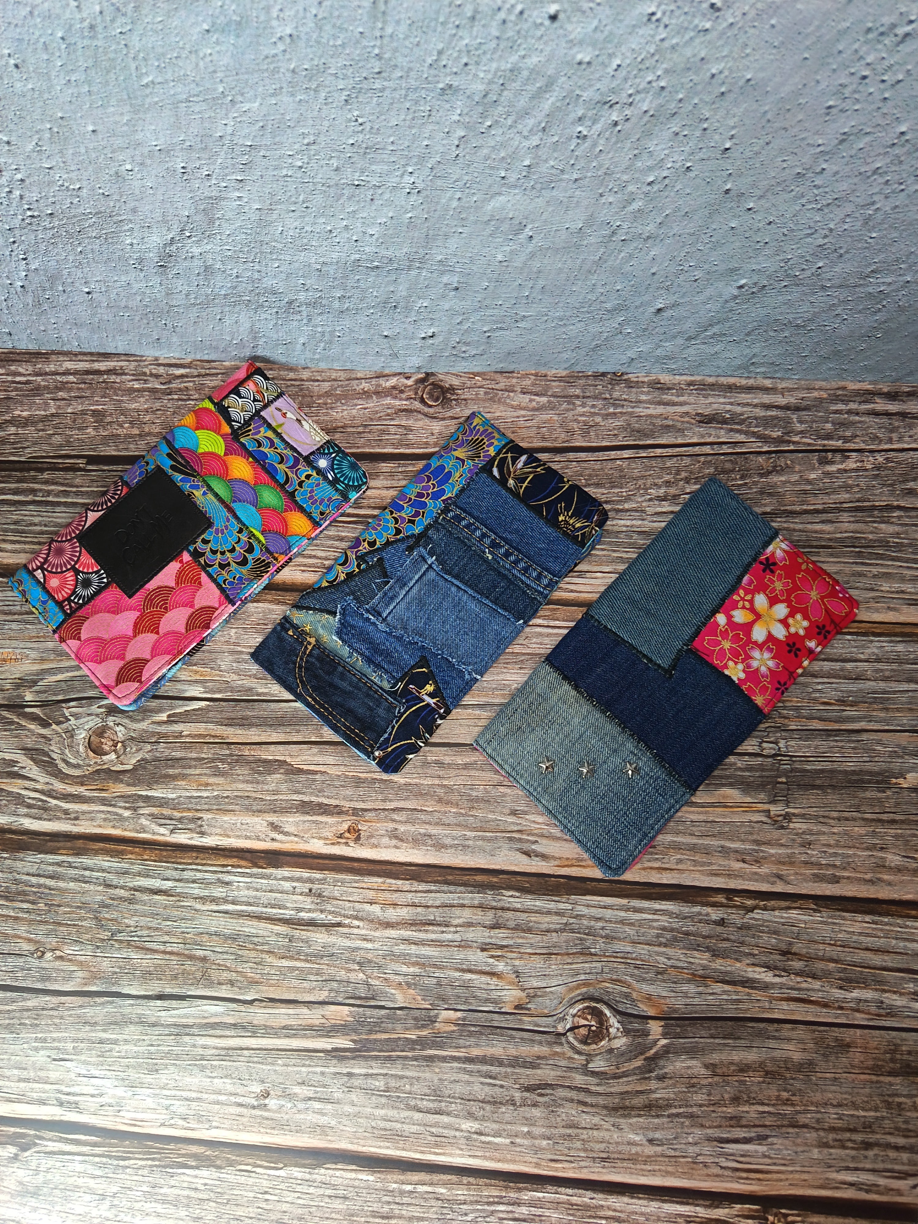Porte-chéquier Fait Main – Jean Recyclé & Tissu Imprimé