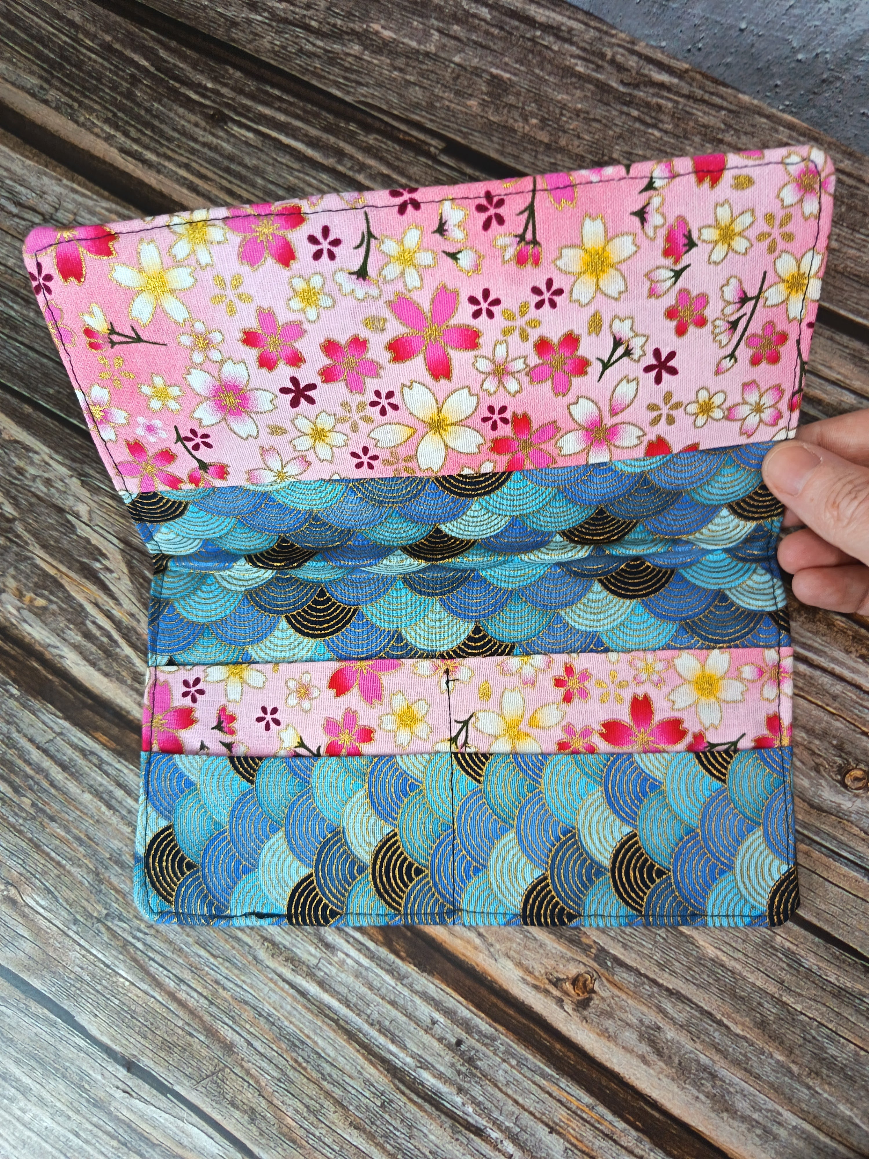 Porte-chéquier Fait Main – Jean Recyclé & Tissu Imprimé