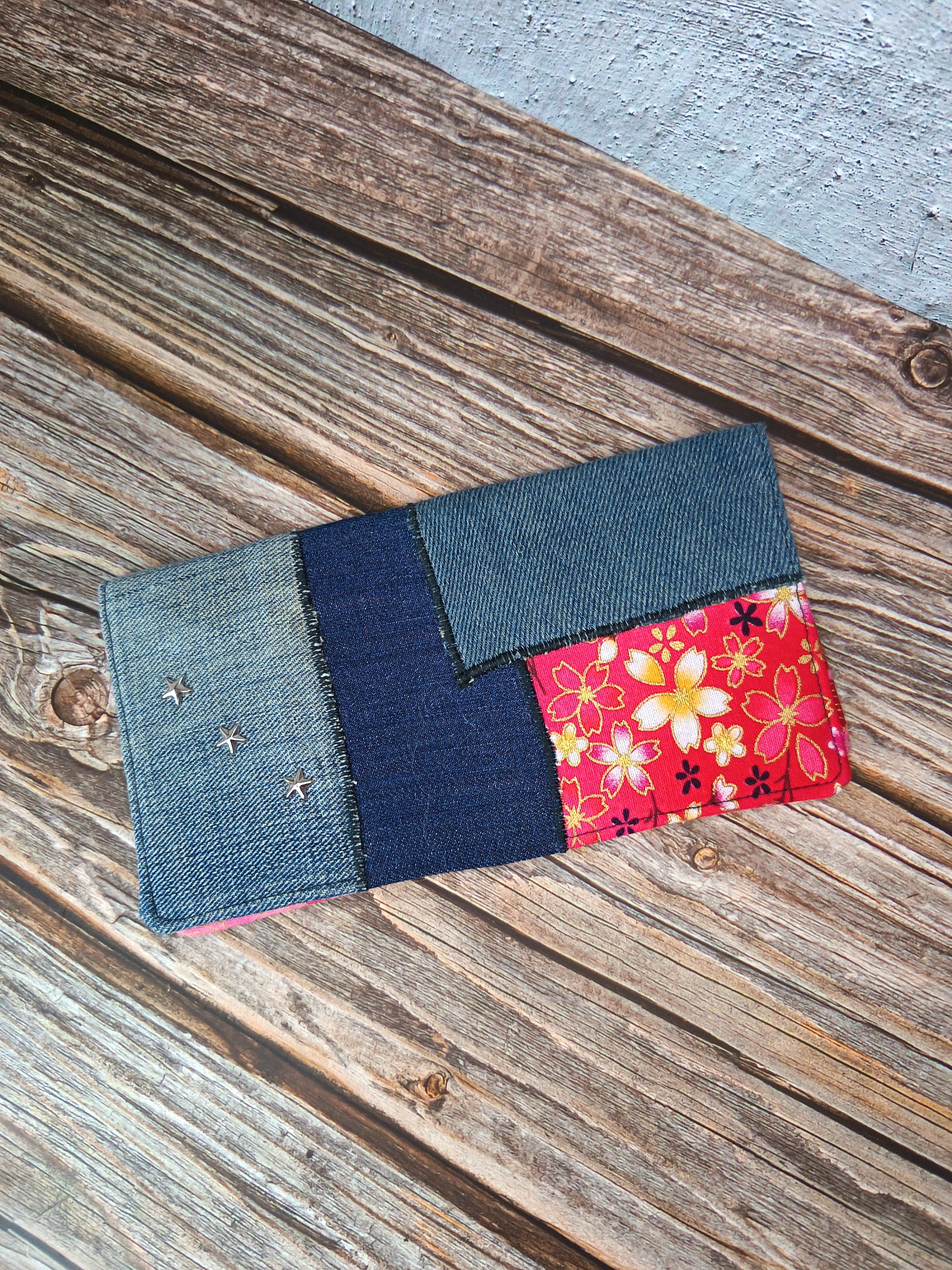 Porte-chéquier Fait Main – Jean Recyclé & Tissu Imprimé