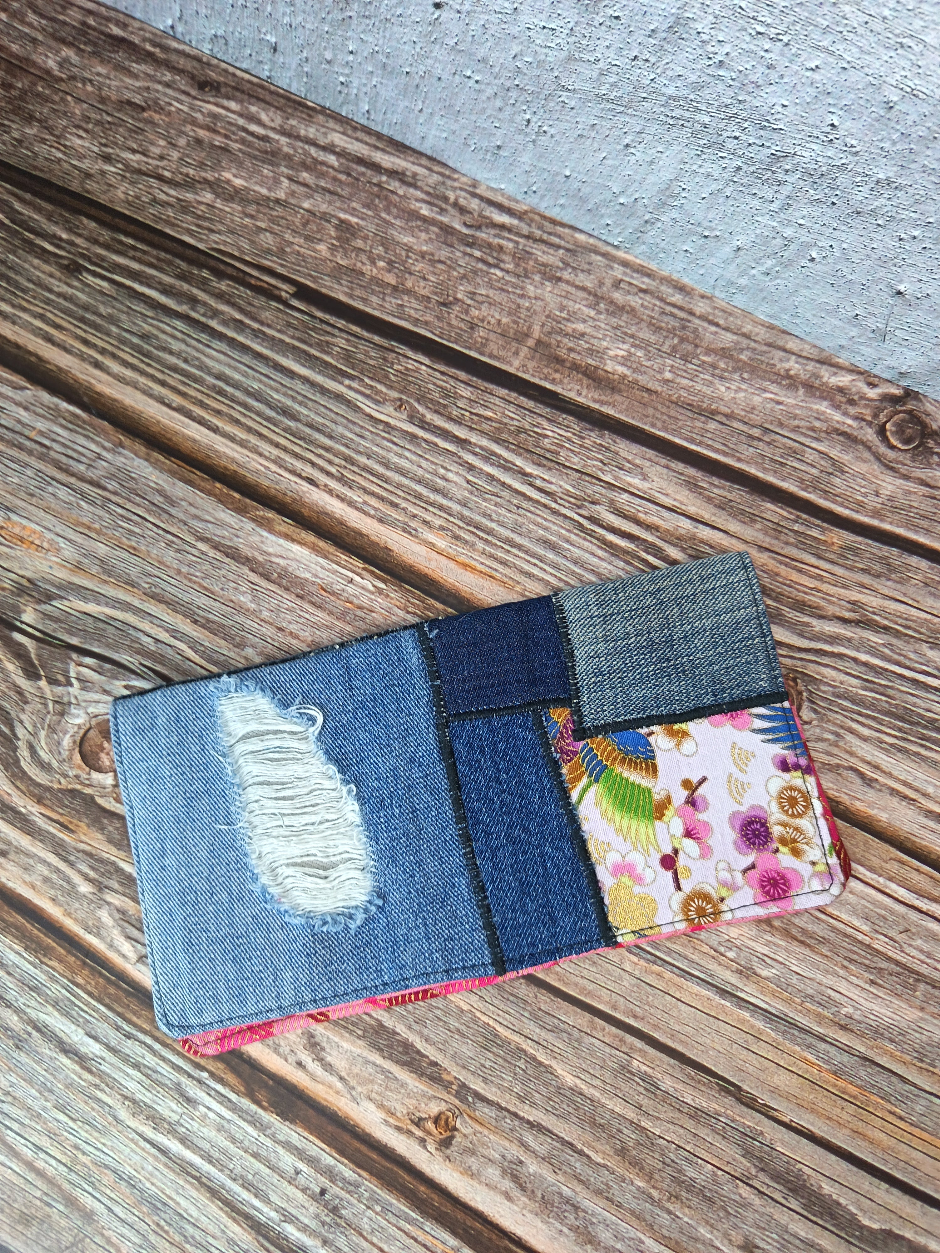 Porte-chéquier Fait Main – Jean Recyclé & Tissu Imprimé